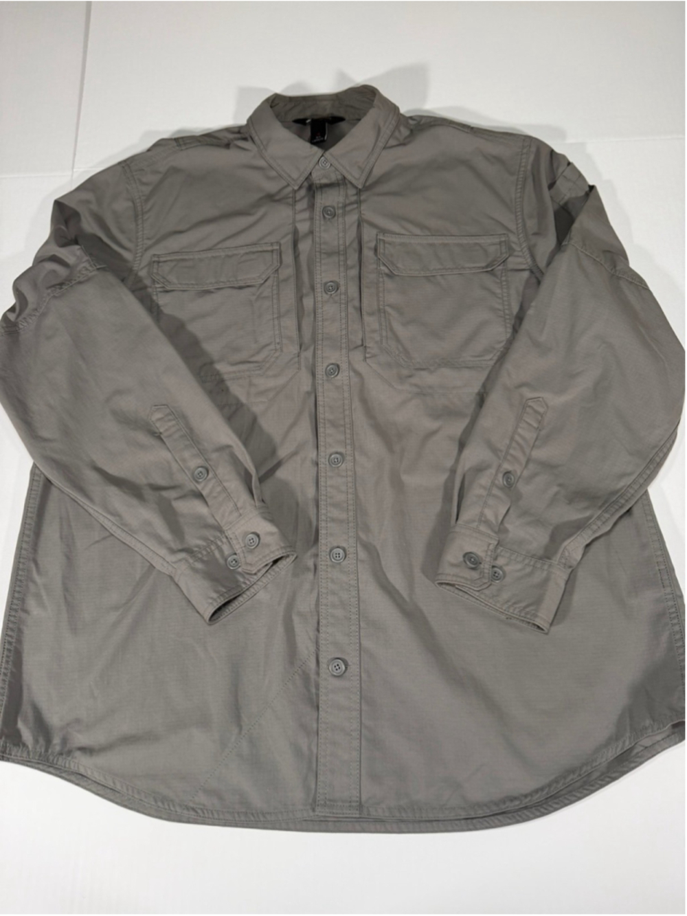 Alaskan Hardgear gray button-up shirt by Duluth Trading Co. in a men's size XL.